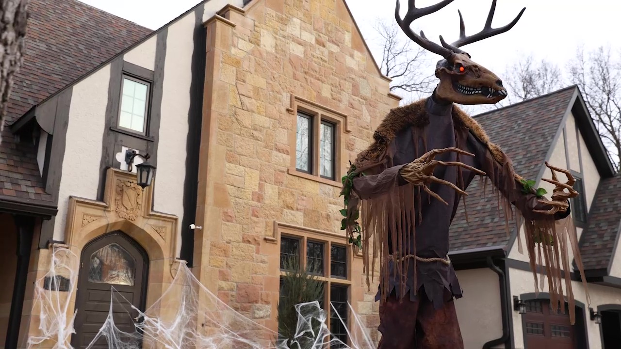 Standing at a bone-chilling 12 feet tall, this animatronic Wendigo delivers spine-tingling scares with glowing red eyes, haunting growls, and towering supernatural presence.